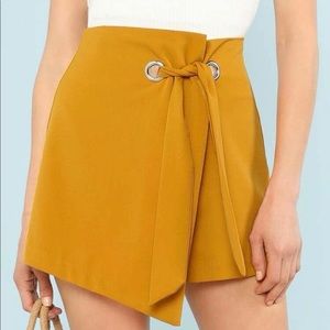 Asymmetrical yellow skort